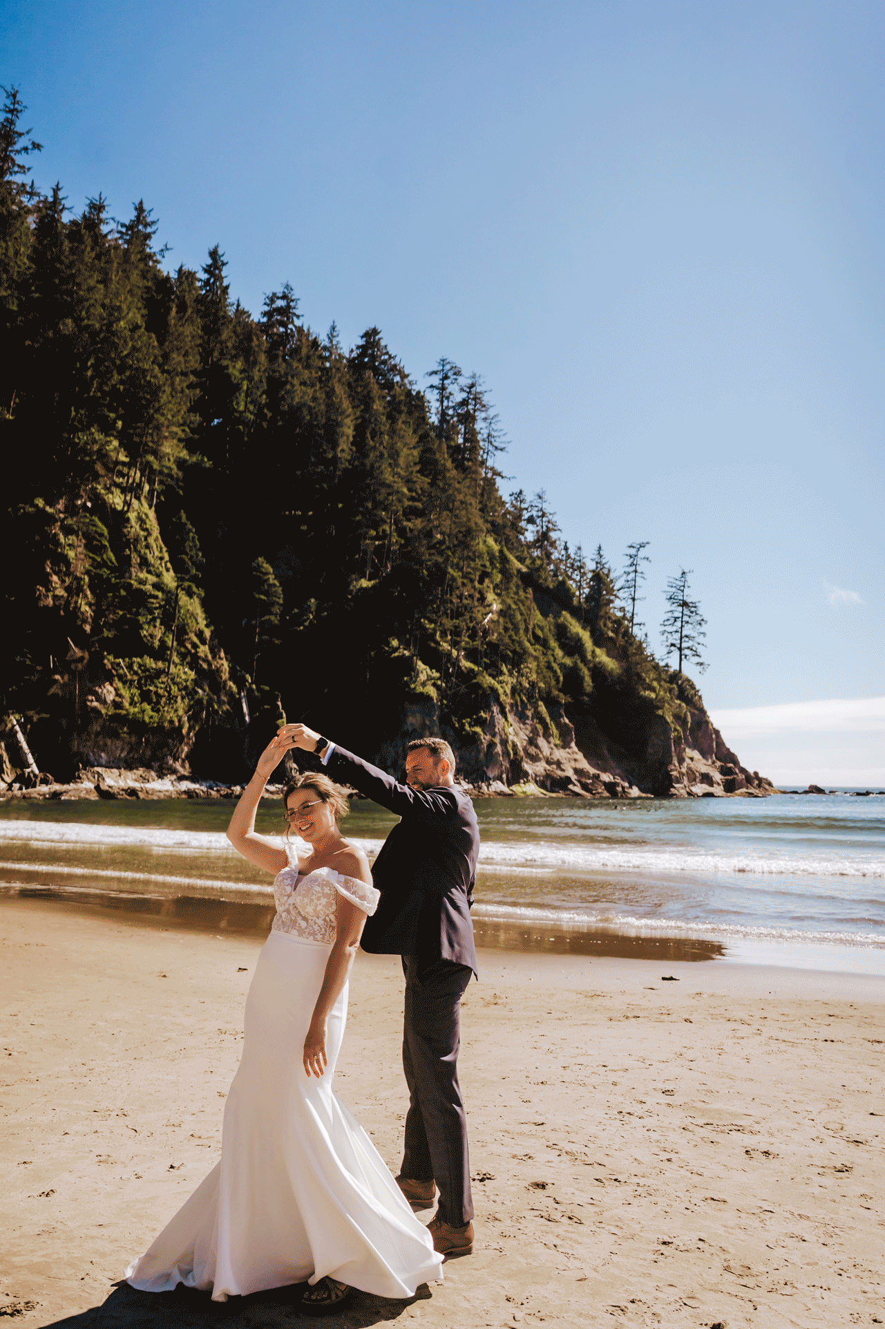Newlyweds on the Oregon Coast