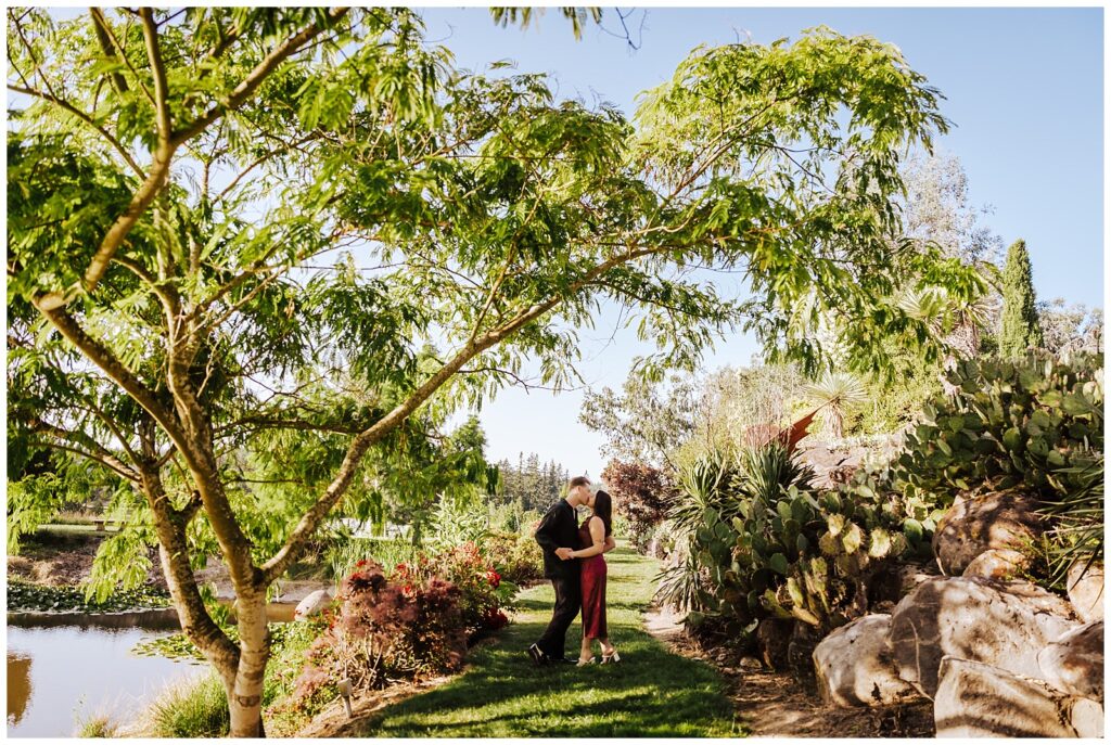 Botanical Garden Engagement Session at Villa Catalana Cellars in Oregon City, Oregon